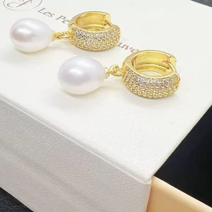 Boucles d’Oreilles Perles Blanches sur Créoles Dorées S925