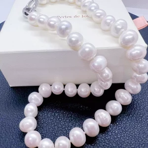 Collier Clarté d’Albion – perles blanches 11mm