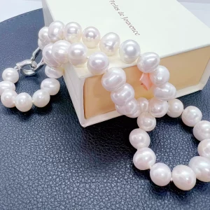 Collier Clarté d’Albion – perles blanches 11mm