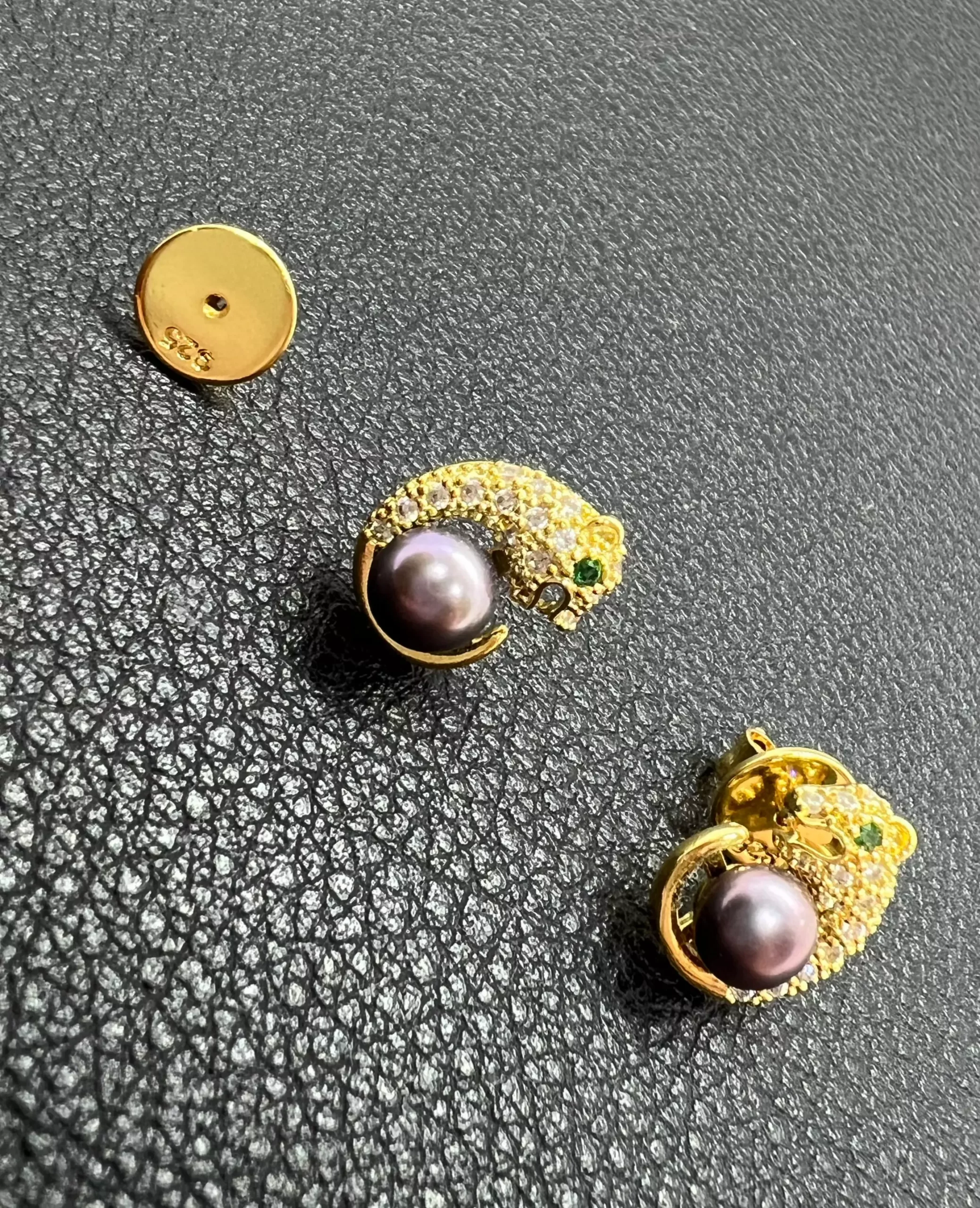 Puces d’oreilles Panthère Prune Dorée