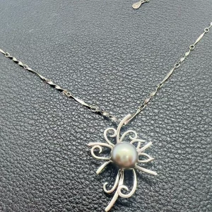 Collier Perle de Tahiti – Fleur des Lagons Collier Perle de Tahiti – Fleur des Lagons