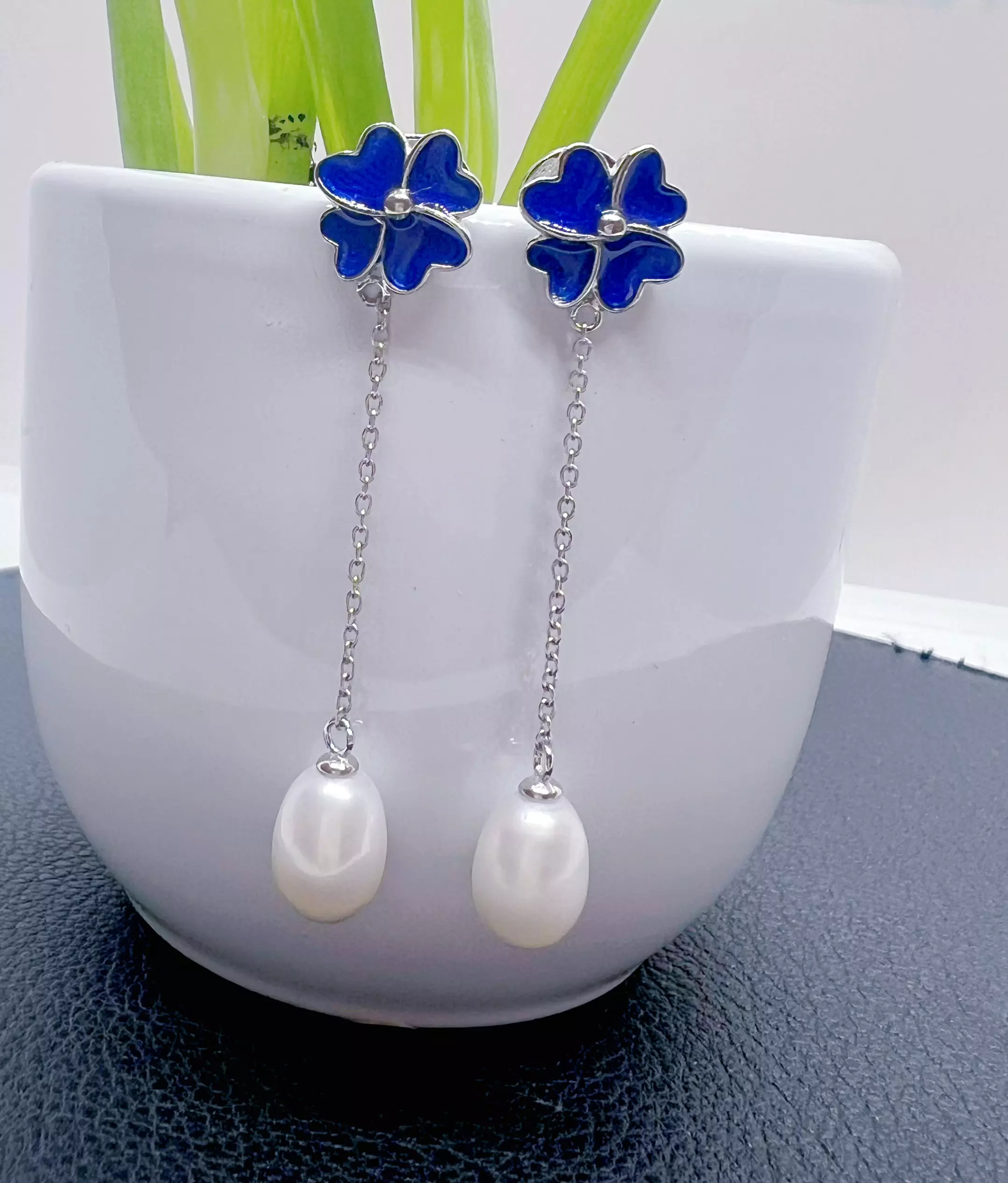 Boucles Trèfle Bleu & Perles Blanches