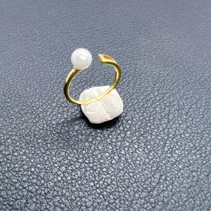 Bague Perle Minimaliste Dorée