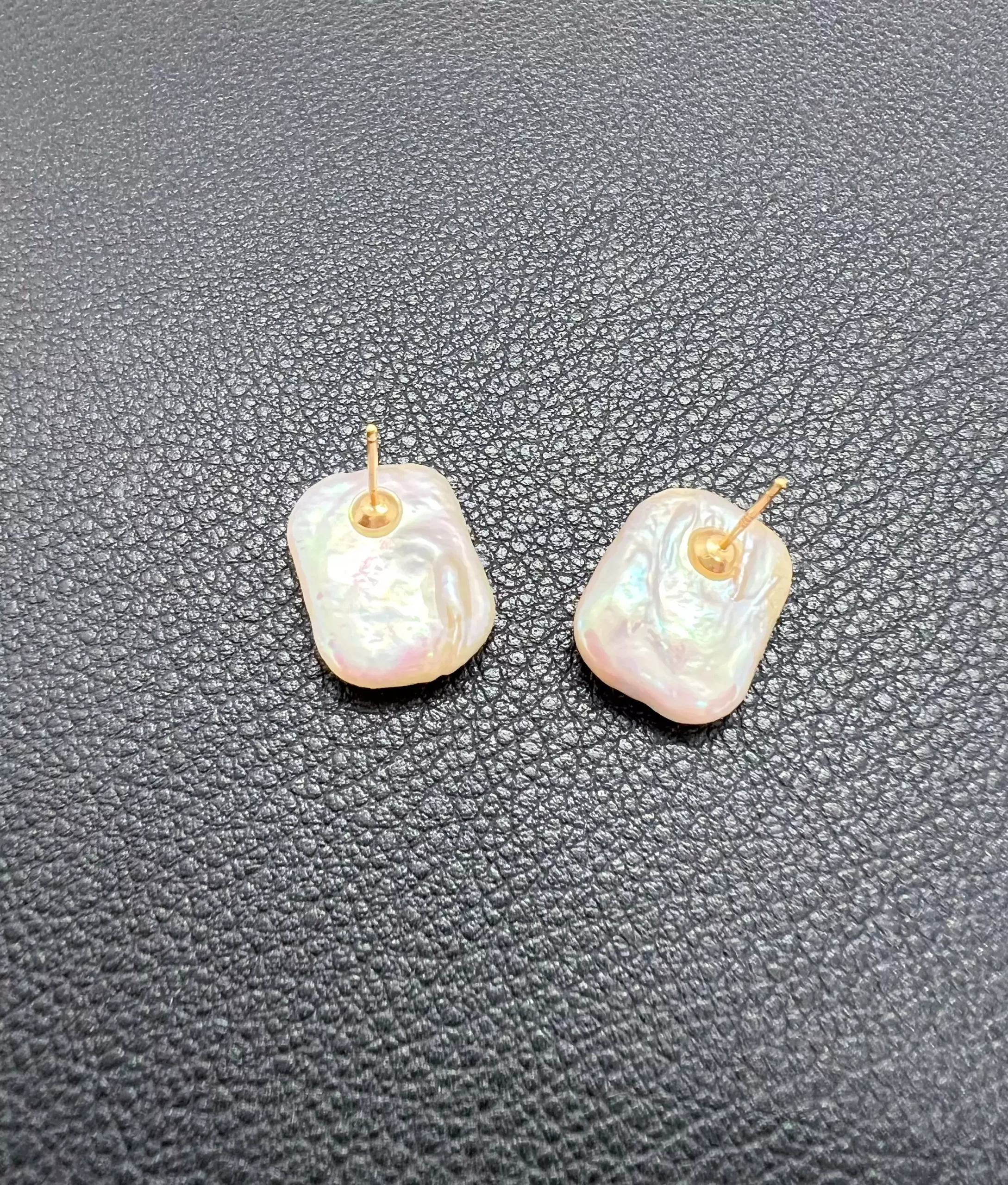 Boucles d’oreilles clous Perles Baroque Irisée