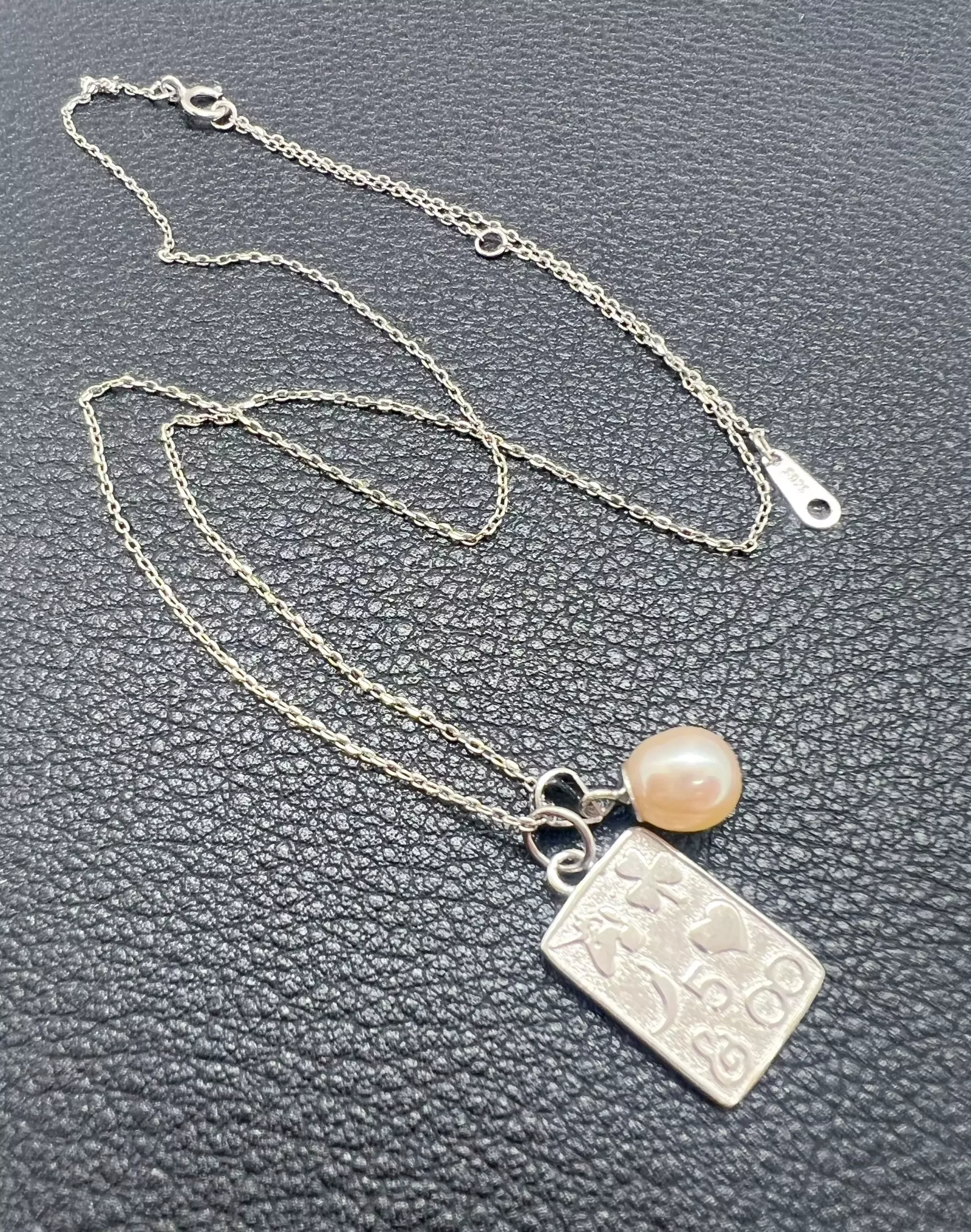 Collier Porte-Bonheurs & Perle doré