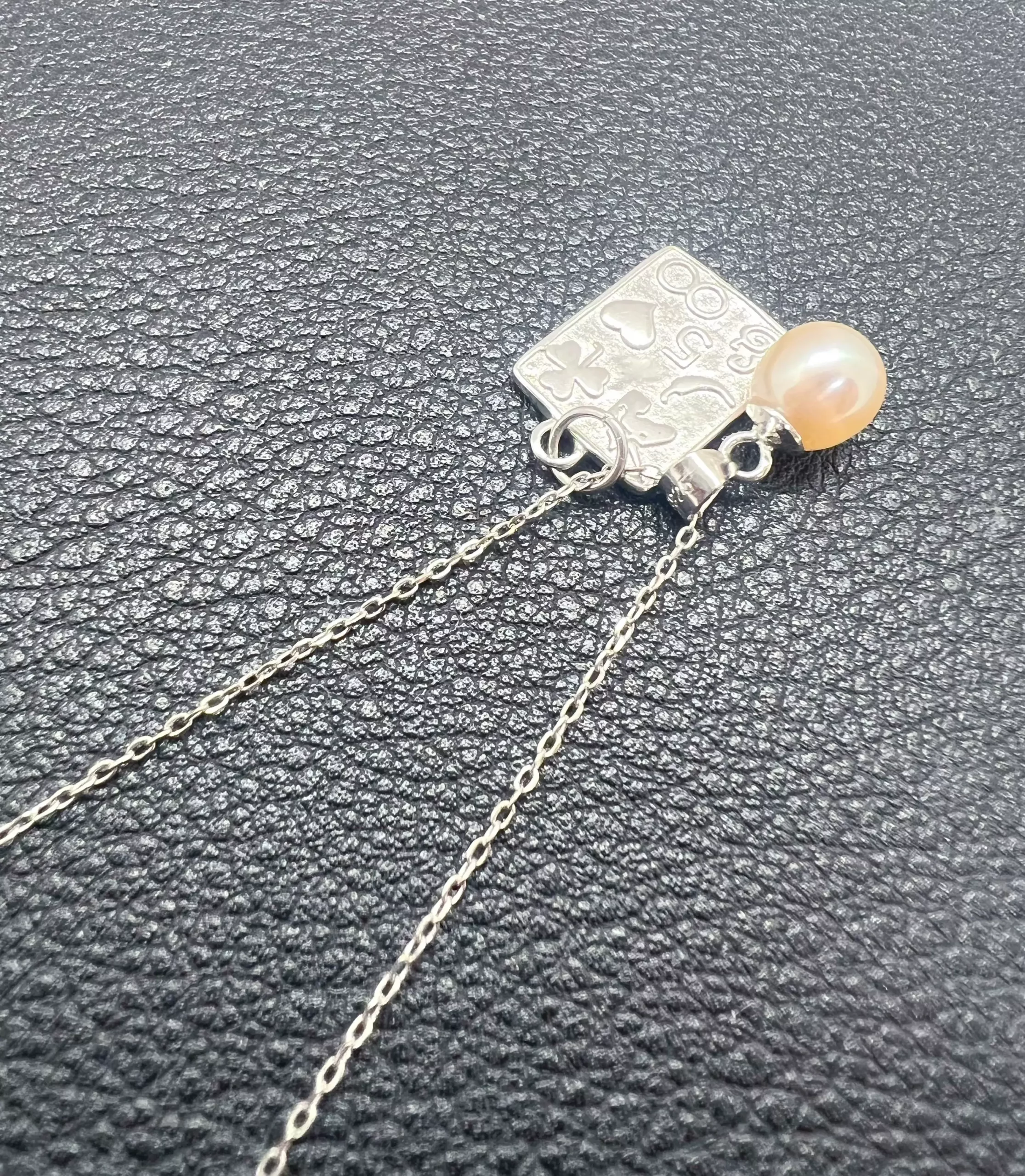 Collier Porte-Bonheurs & Perle doré