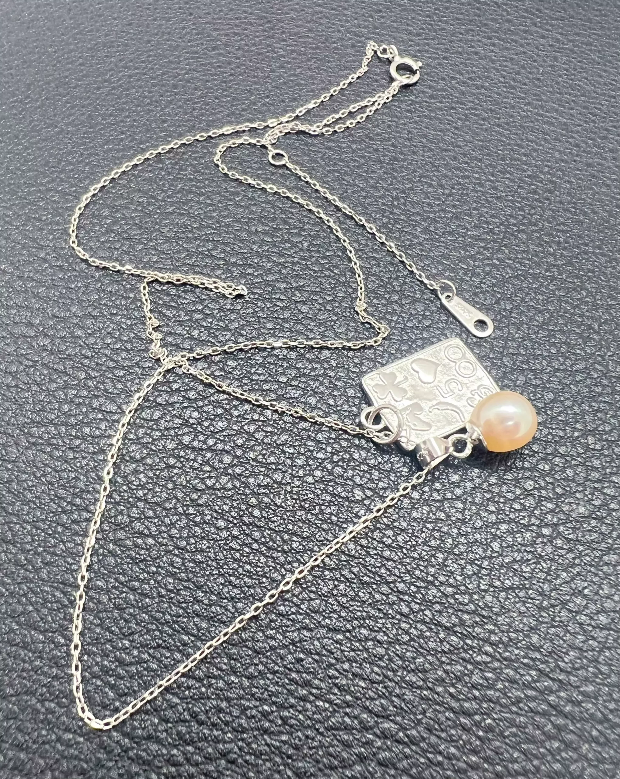 Collier Porte-Bonheurs & Perle doré