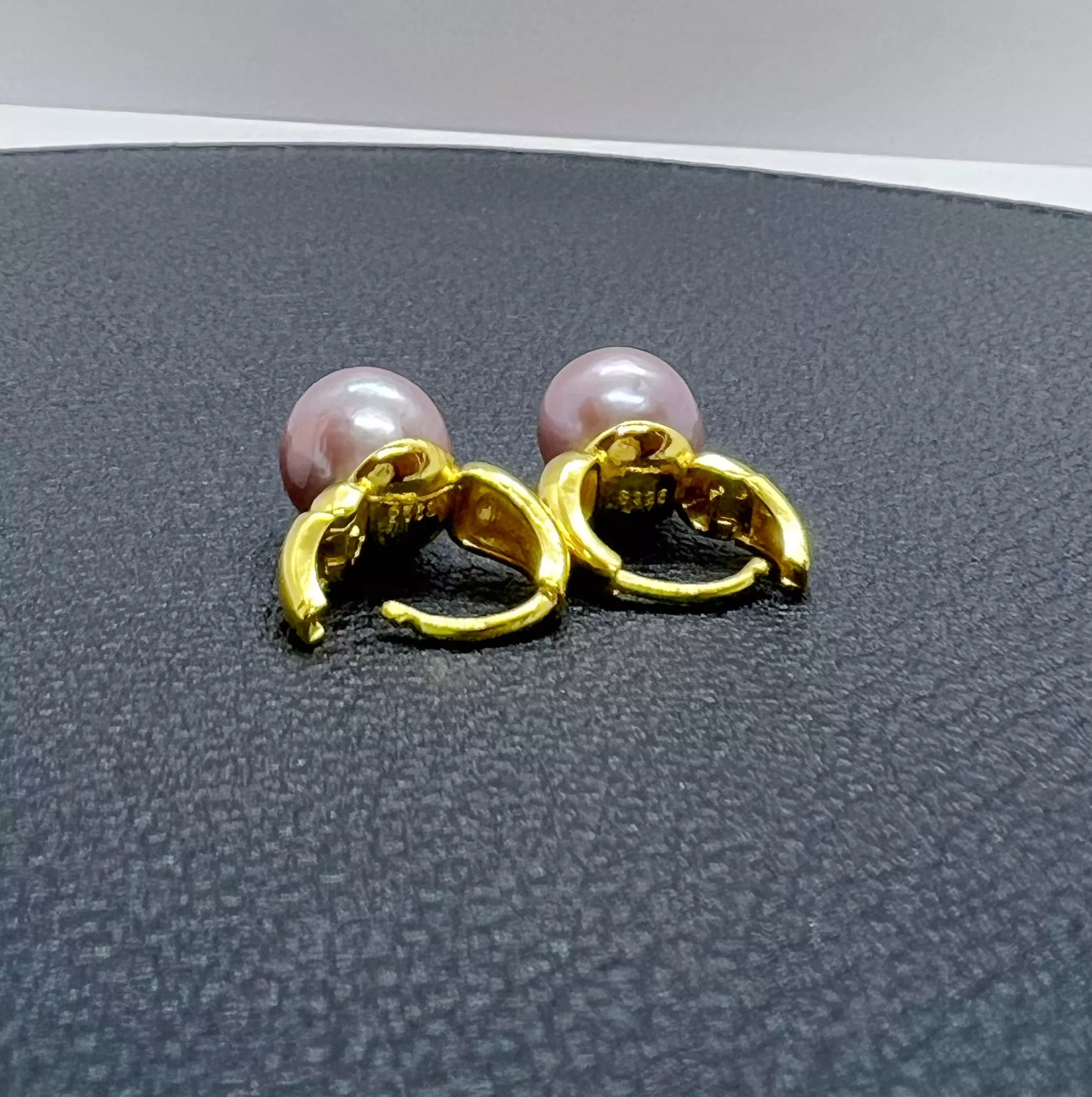 Boucles d’oreilles créoles goutte & Perle d’eau douce rose-lilas