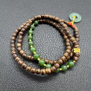 Bracelet Rivière de Jade – Trois Tours en Jade de Birmanie et Bois de Santal