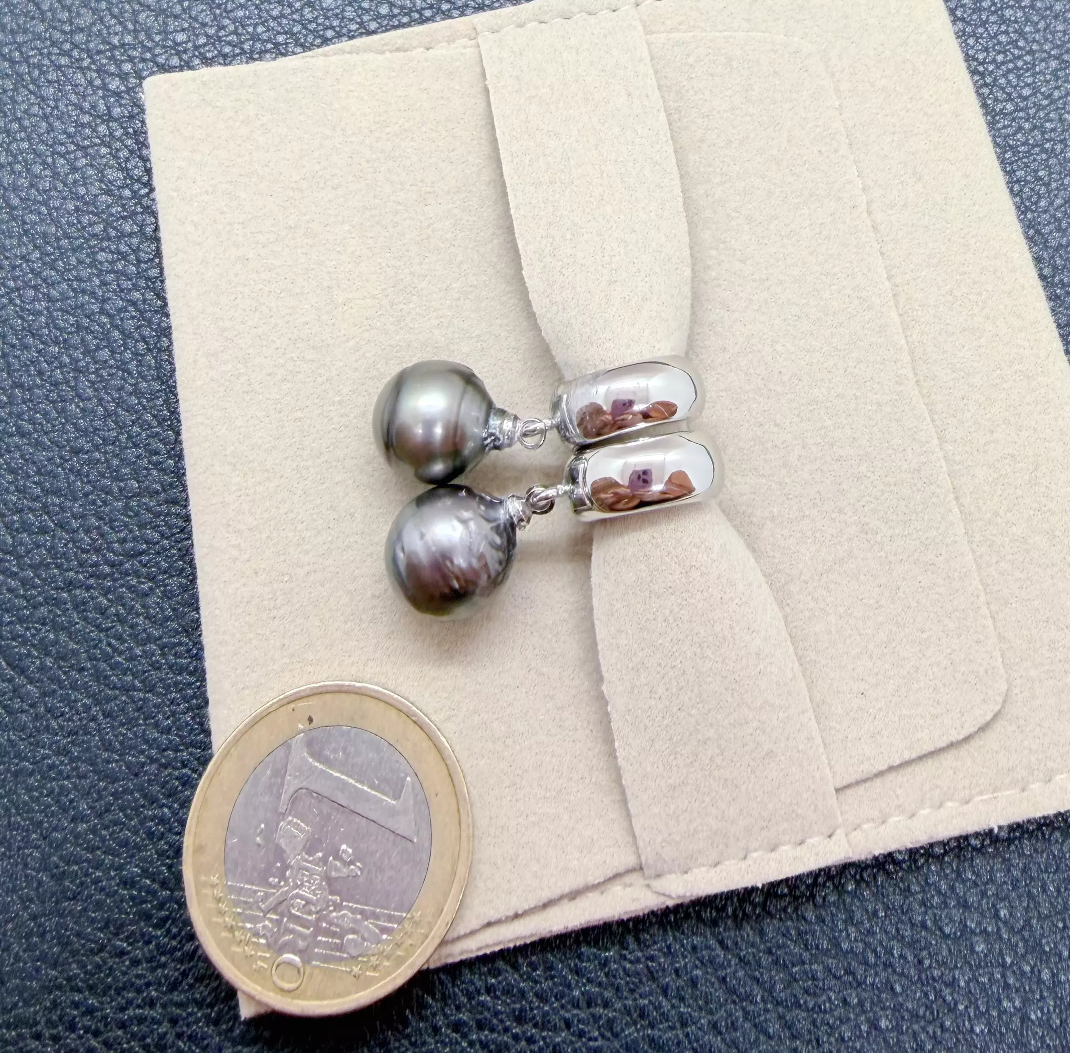 Double Éclat – Boucles d’oreilles réversibles,perles de Tahiti 13–14 mm